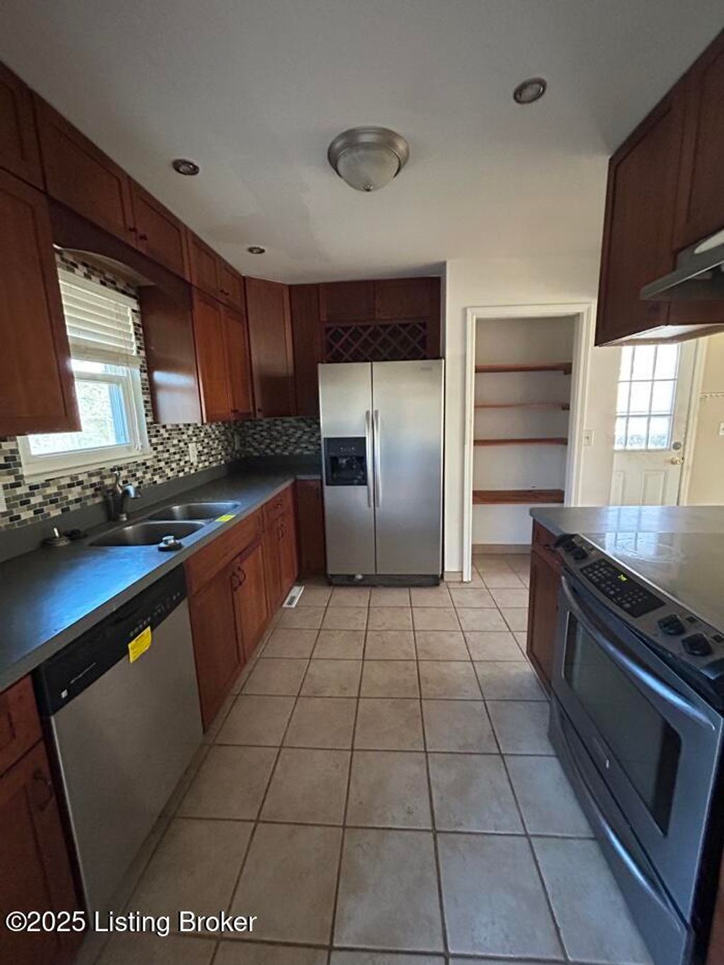 Photo of 531 Rose Creek Dr, Radcliff, KY 40160 (MLS # 1705647)