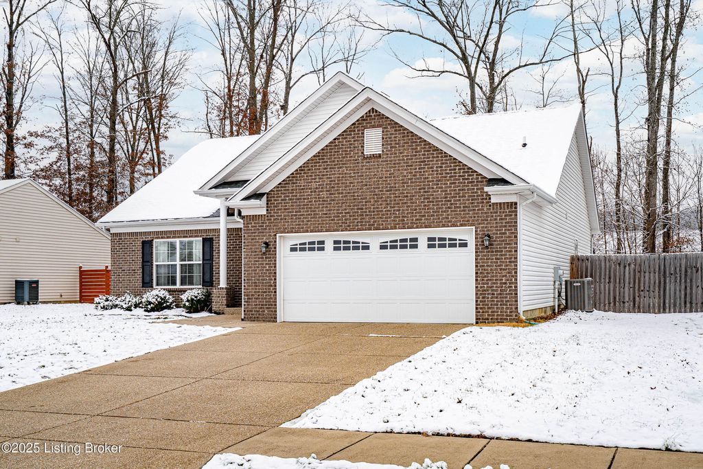 Photo of 446 Redcrest Dr, Shepherdsville, KY 40165 (MLS # 1704763)