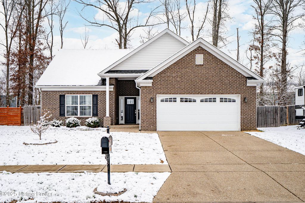 Photo of 446 Redcrest Dr, Shepherdsville, KY 40165 (MLS # 1704763)