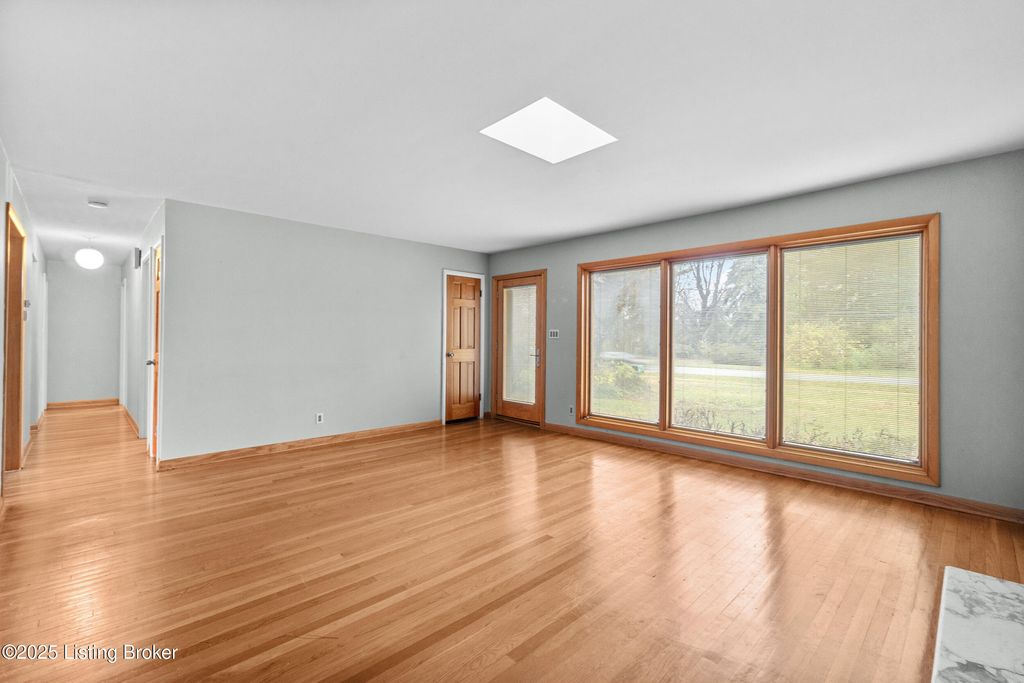 Photo of 1607 Herr Ln, Louisville, KY 40222 (MLS # 1704167)