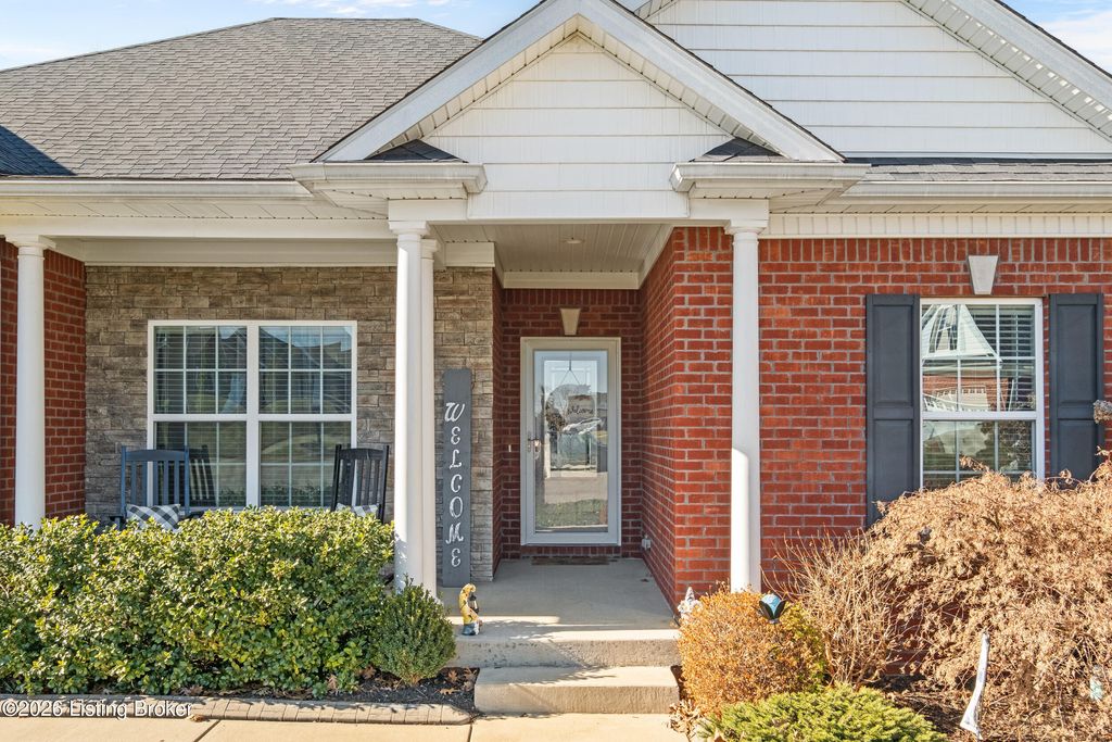 Photo of 176 Poplar Grove Ct, Mt Washington, KY 40047 (MLS # 1707543)