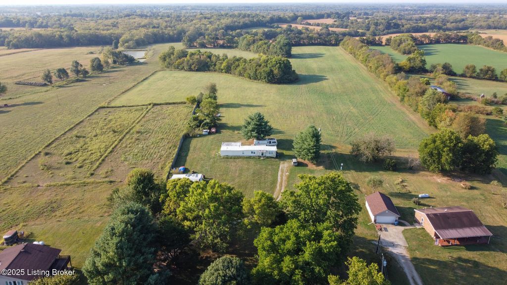 Photo of 525 Popes Corner Rd, Shelbyville, KY 40065 (MLS # 1706505)