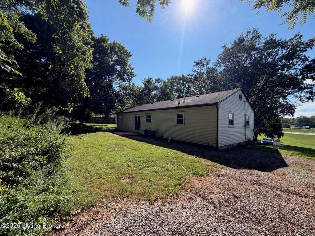 Photo of 431 Cedarcrest Dr, Brandenburg, KY 40108 (MLS # 1726834)