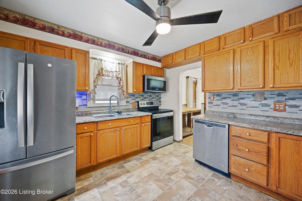 Photo of 510 Chestnut St, Harrodsburg, KY 40330 (MLS # 1708104)