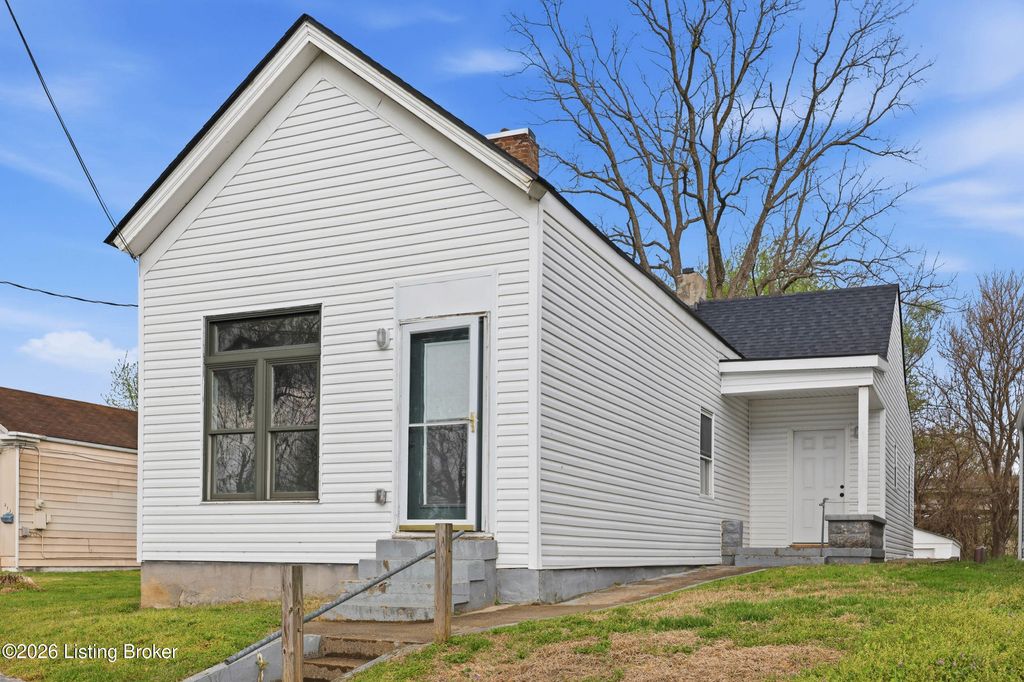 Photo of 2715 Northwestern Pkwy, Louisville, KY 40212 (MLS # 1713568)