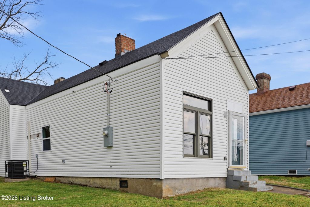 Photo of 2715 Northwestern Pkwy, Louisville, KY 40212 (MLS # 1713568)