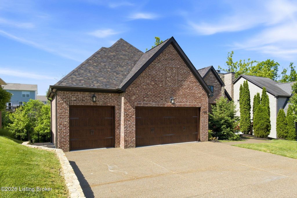 Photo of 616 Davenport Dr, Louisville, KY 40245 (MLS # 1717212)