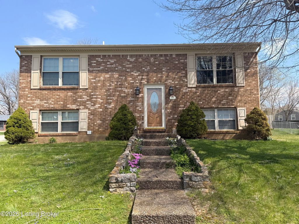 Photo of 8401 Cloverport Dr, Louisville, KY 40228 (MLS # 1713265)