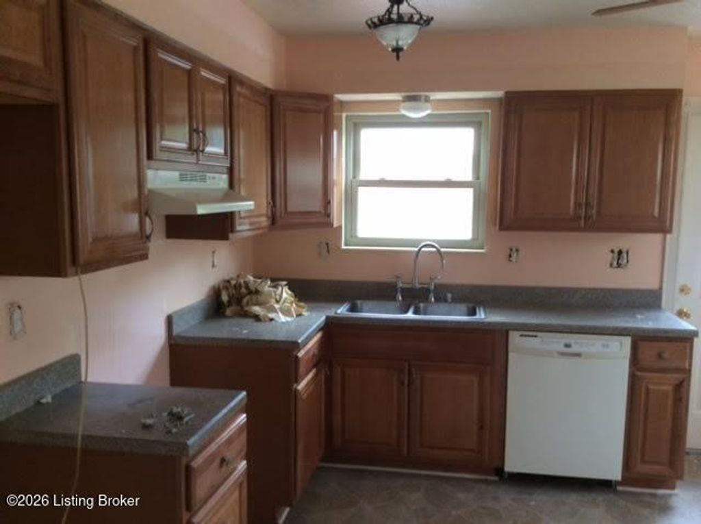 Photo of 8401 Cloverport Dr, Louisville, KY 40228 (MLS # 1713265)