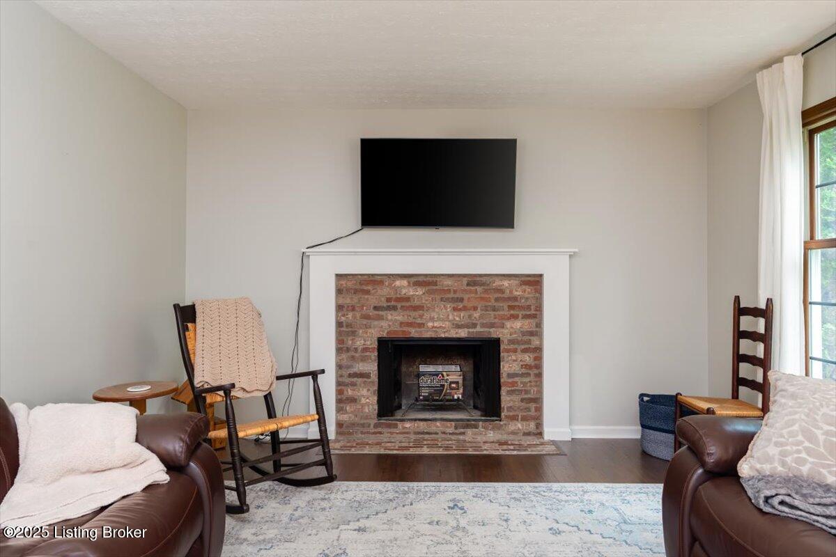 319 N Watterson Trail, Louisville, Kentucky image 4