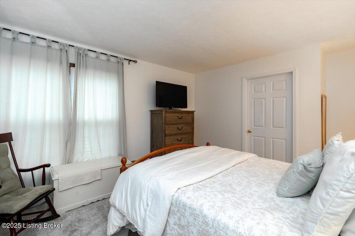 319 N Watterson Trail, Louisville, Kentucky image 18