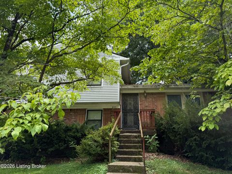 Homes For Sale - 8135 Rochelle Rd<br/> Louisville, KY 40228