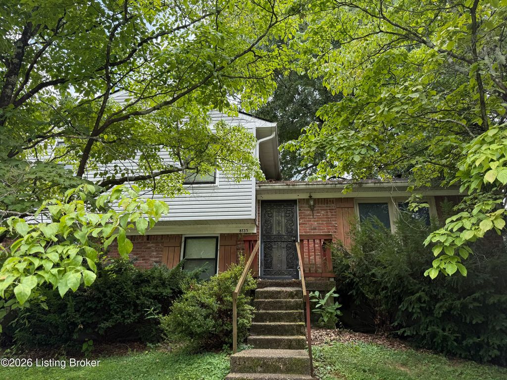 Photo of 8135 Rochelle Rd, Louisville, KY 40228 (MLS # 1723994)