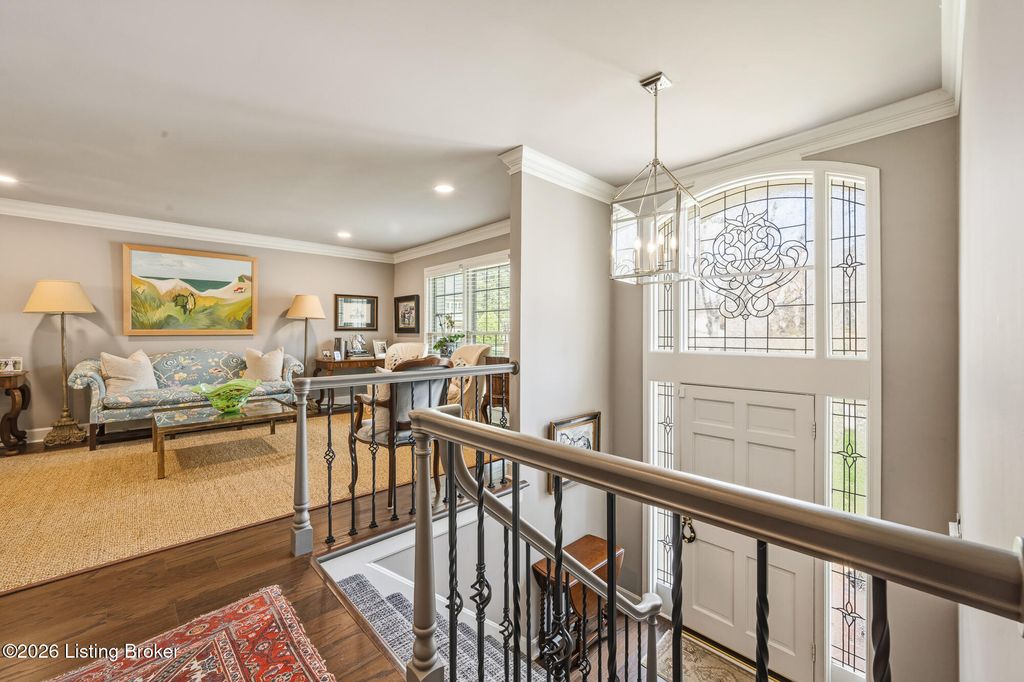 Photo of 1202 Wellington Pl, Louisville, KY 40207 (MLS # 1712278)