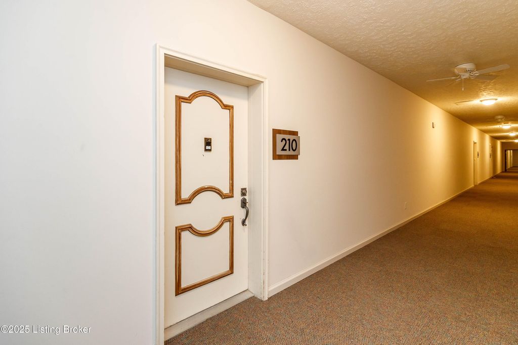 Photo of 4180 Lyndon Way #UNIT 210, Louisville, KY 40207 (MLS # 1703510)