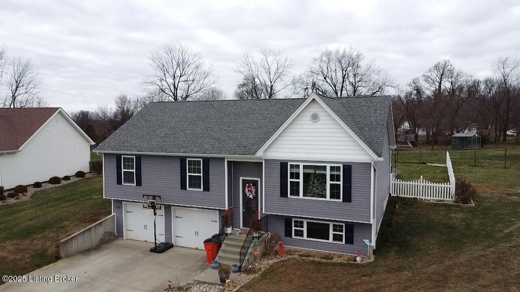 Photo of 324 Harness Ct, Elizabethtown, KY 42701 (MLS # 1705526)