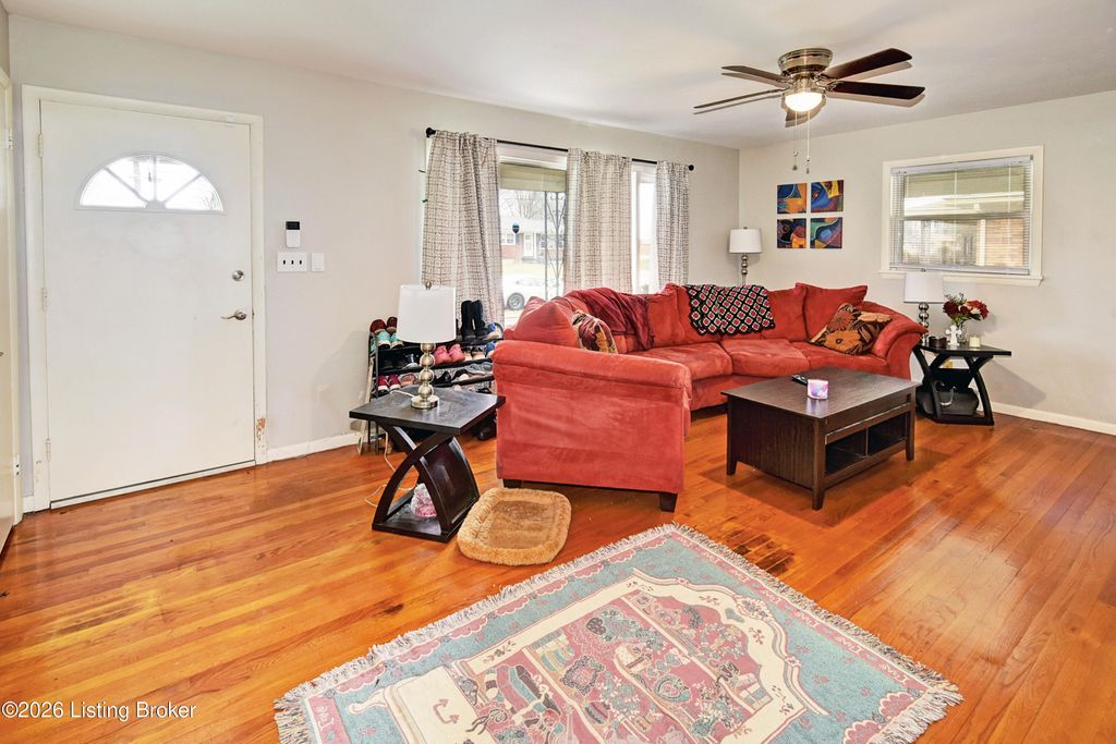 Photo of 2304 Quinn Dr, Louisville, KY 40216 (MLS # 1710641)