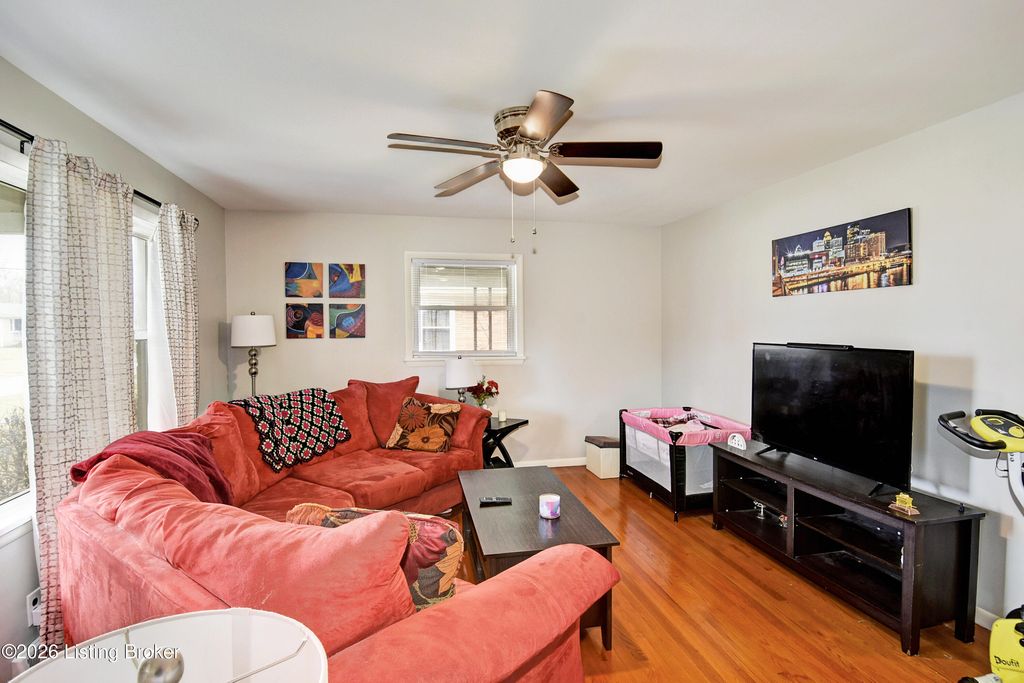 Photo of 2304 Quinn Dr, Louisville, KY 40216 (MLS # 1710641)