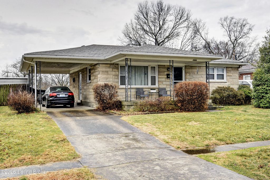 Photo of 2304 Quinn Dr, Louisville, KY 40216 (MLS # 1710641)