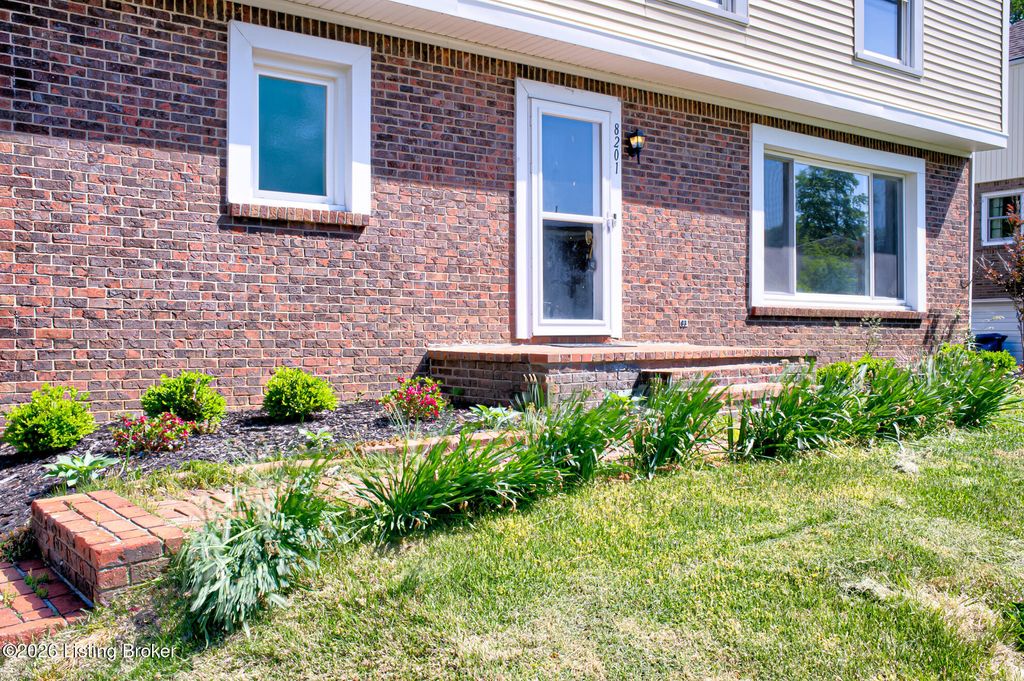 Photo of 8201 Huntsman Trail, Louisville, KY 40291 (MLS # 1715215)