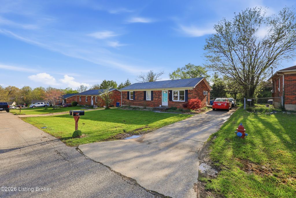 Photo of 67 Arbor Green Ln, Shelbyville, KY 40065 (MLS # 1711918)