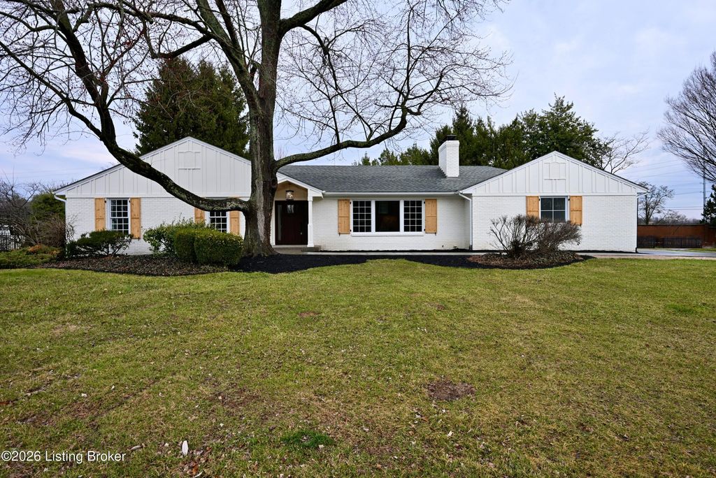 Photo of 2224 Wynnewood Cir, Louisville, KY 40222 (MLS # 1710419)