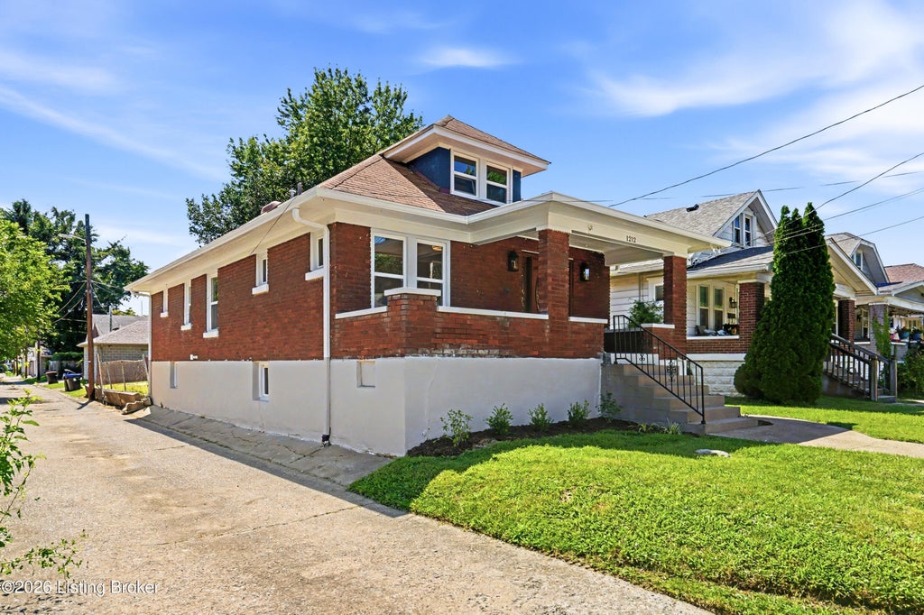 Photo of 1212 Delor Ave, Louisville, KY 40217 (MLS # 1724312)