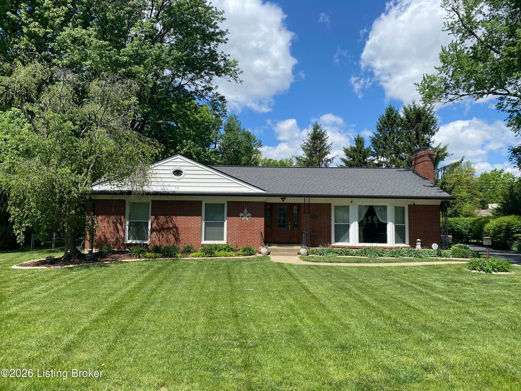 Photo of 736 Wicklow Rd, Louisville, KY 40207 (MLS # 1722134)