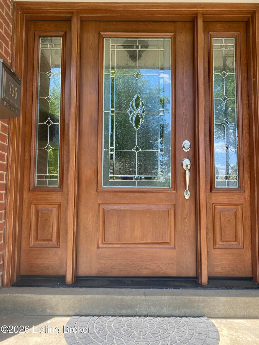 Photo of 736 Wicklow Rd, Louisville, KY 40207 (MLS # 1722134)