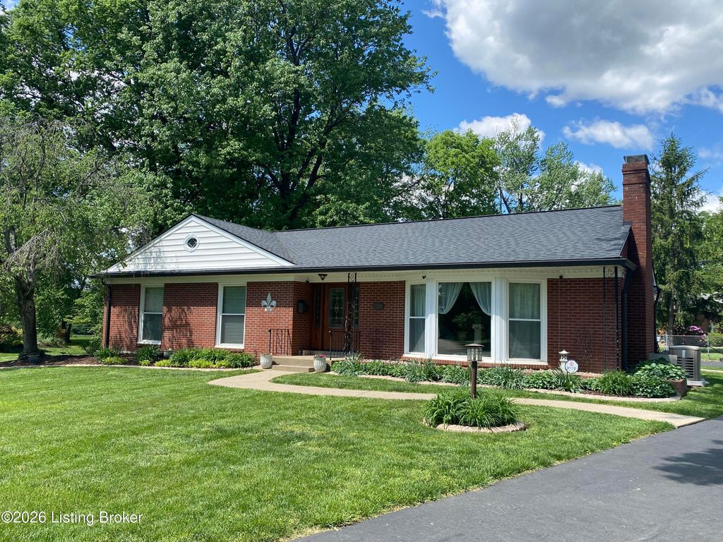 Photo of 736 Wicklow Rd, Louisville, KY 40207 (MLS # 1722134)
