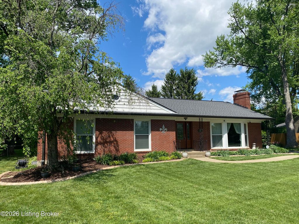 Photo of 736 Wicklow Rd, Louisville, KY 40207 (MLS # 1722134)