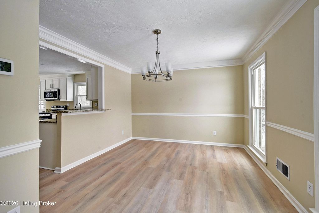 Photo of 1015 Benton Ridge Dr, Louisville, KY 40245 (MLS # 1708556)