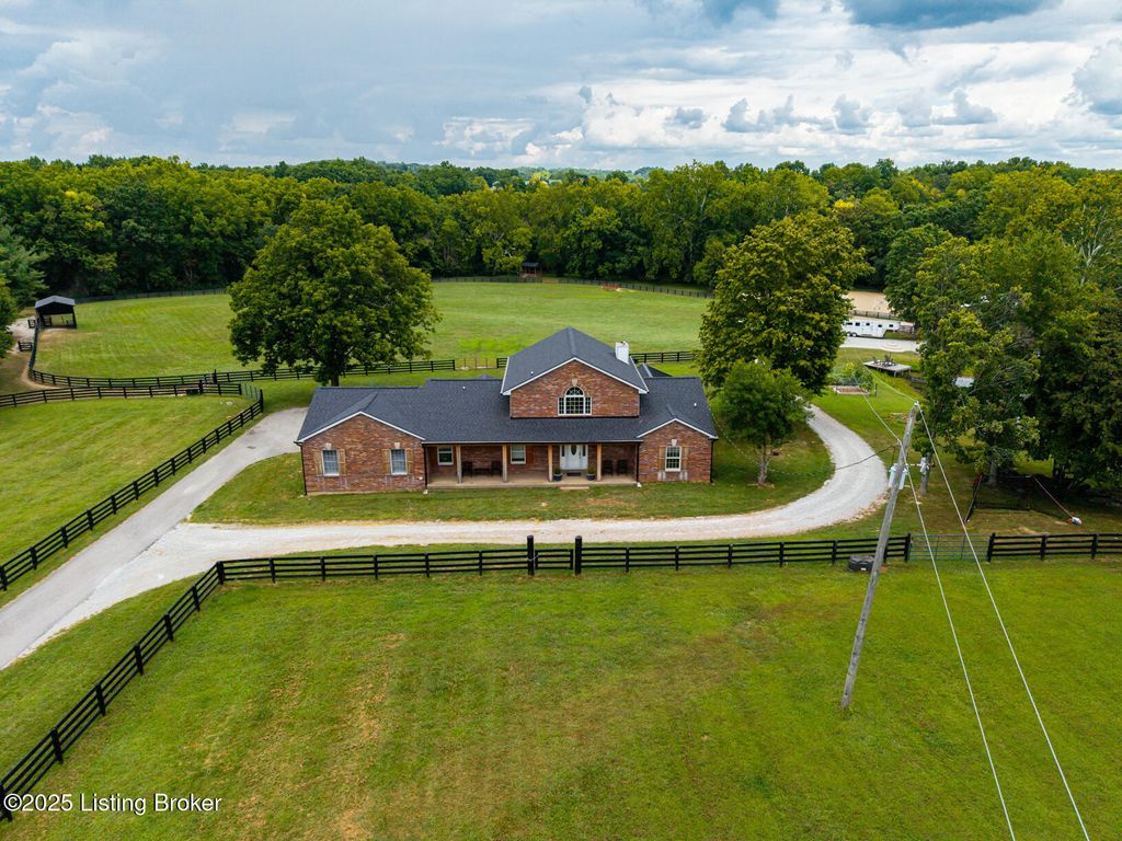 Photo of 1701 Acorn Ln, La Grange, KY 40031 (MLS # 1695288)