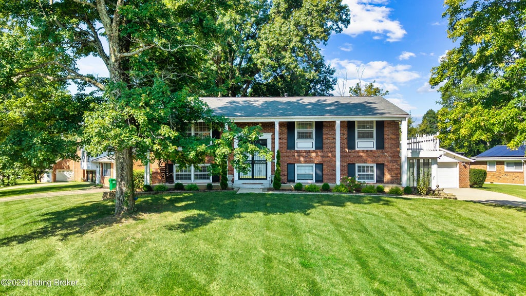Photo of 6516 Hollow Tree Rd, Louisville, KY 40228 (MLS # 1729094)