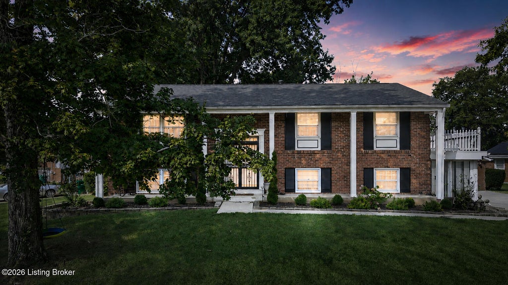 Photo of 6516 Hollow Tree Rd, Louisville, KY 40228 (MLS # 1729094)