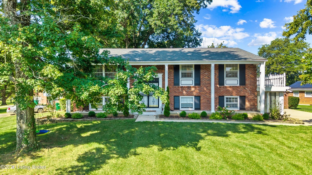 Photo of 6516 Hollow Tree Rd, Louisville, KY 40228 (MLS # 1729094)