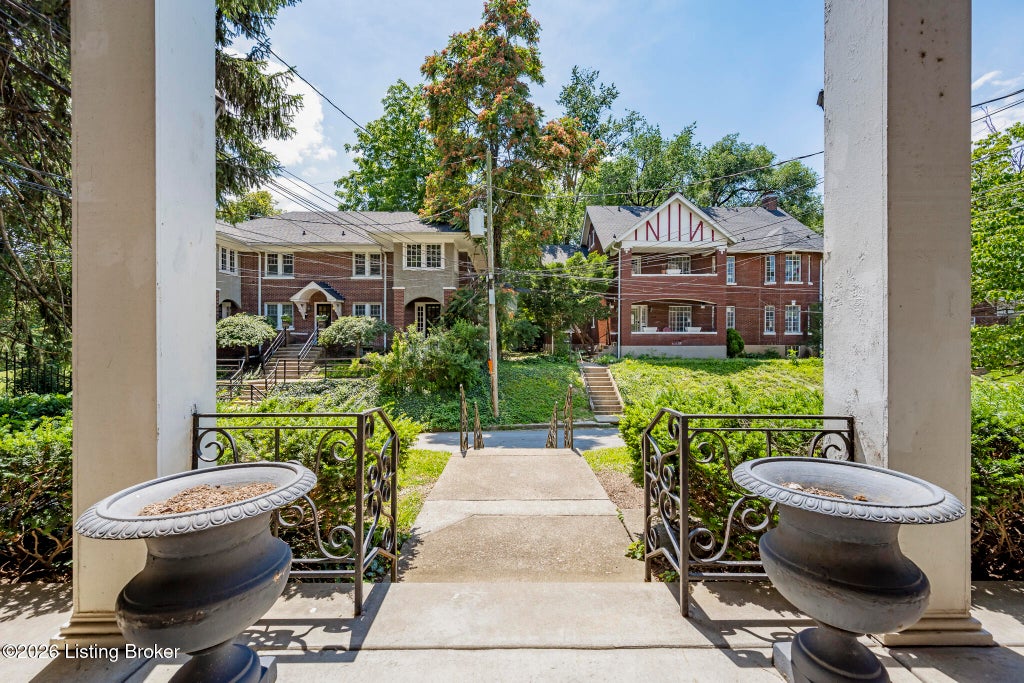 Photo of 1429 Everett Ave #APT 2, Louisville, KY 40204 (MLS # 1729766)