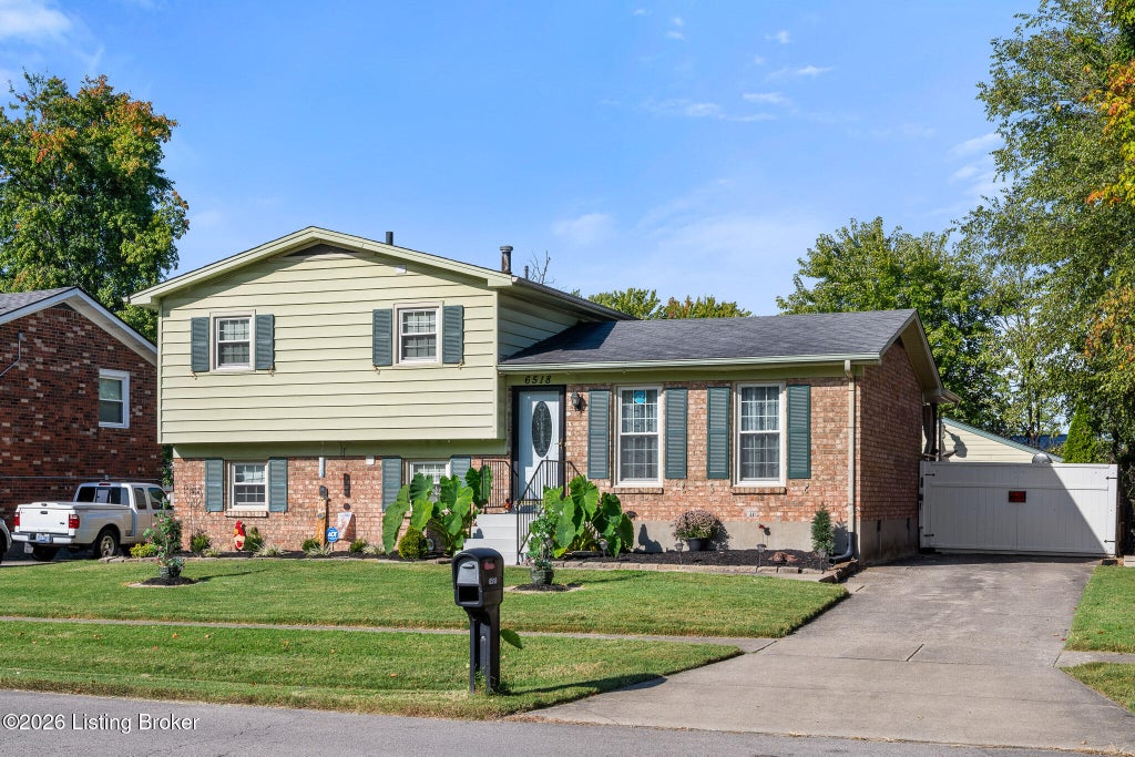 Photo of 6518 Bilsim Ln, Louisville, KY 40291 (MLS # 1730655)