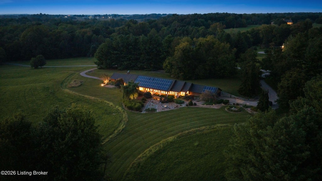 Photo of 700 Walnut Creek Rd, Elizabethtown, KY 42701 (MLS # 1728722)