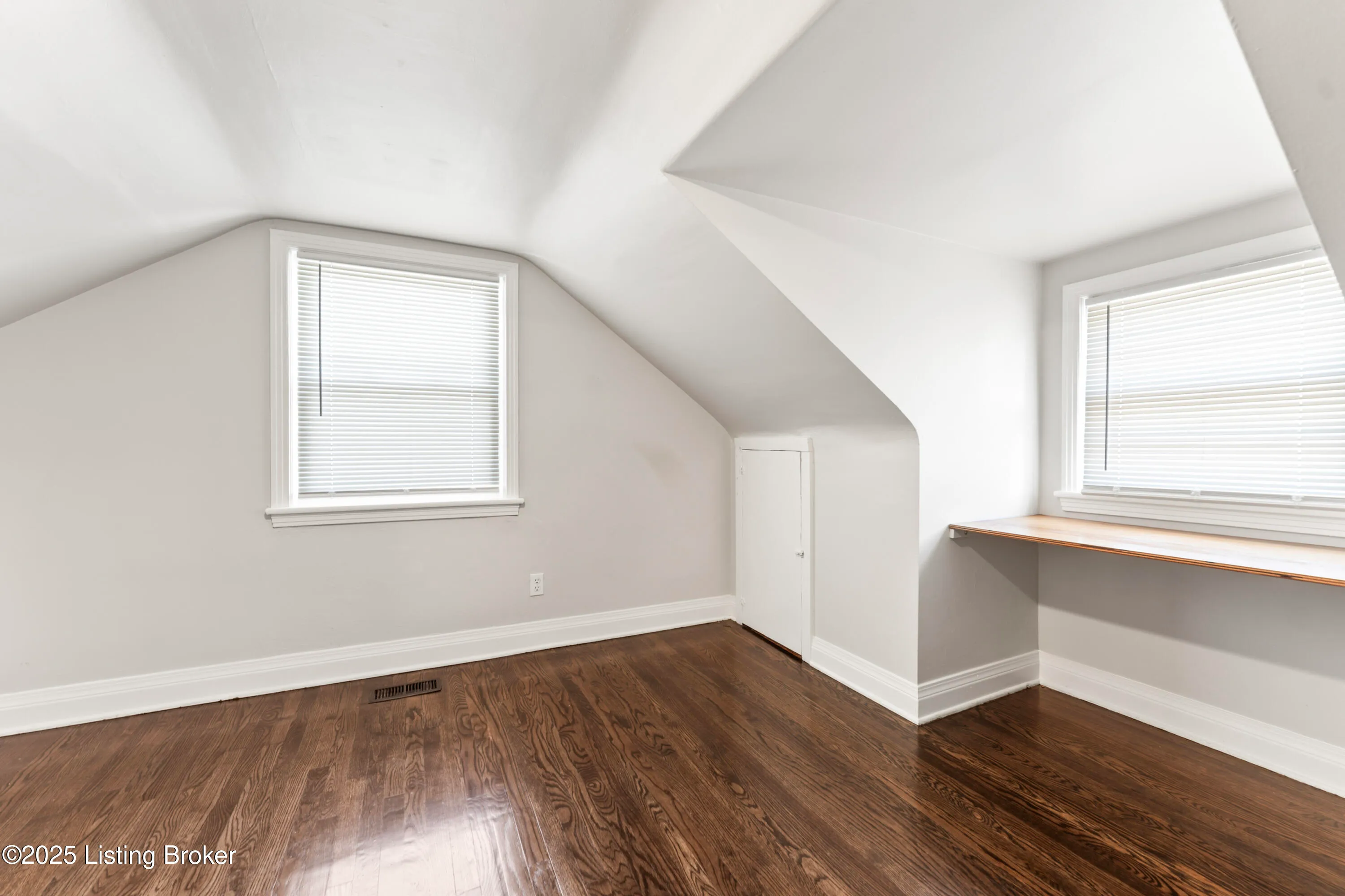 Louisville, Kentucky 40219, United States, 4 Bedrooms Bedrooms, ,2 BathroomsBathrooms,Residential,Active,189583