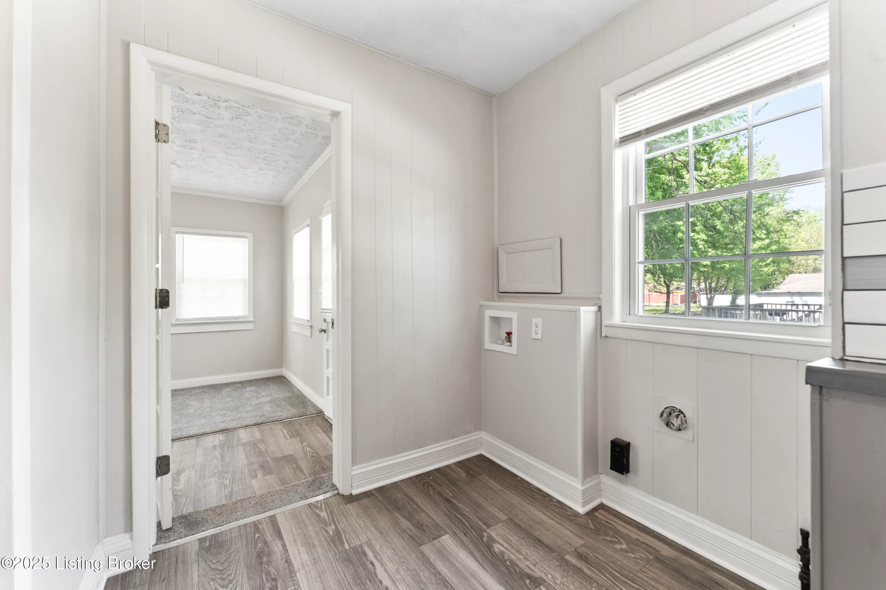 Louisville, Kentucky 40219, United States, 4 Bedrooms Bedrooms, ,2 BathroomsBathrooms,Residential,Active,189583