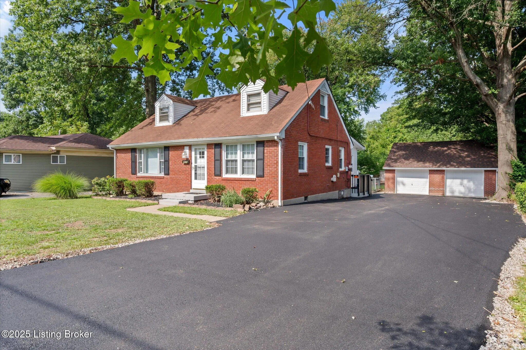 Louisville, Kentucky 40219, United States, 4 Bedrooms Bedrooms, ,2 BathroomsBathrooms,Residential,Active,189583