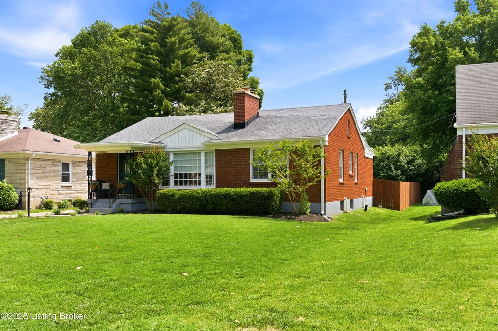 Photo of 111 Marshall Dr, Louisville, KY 40207 (MLS # 1718146)