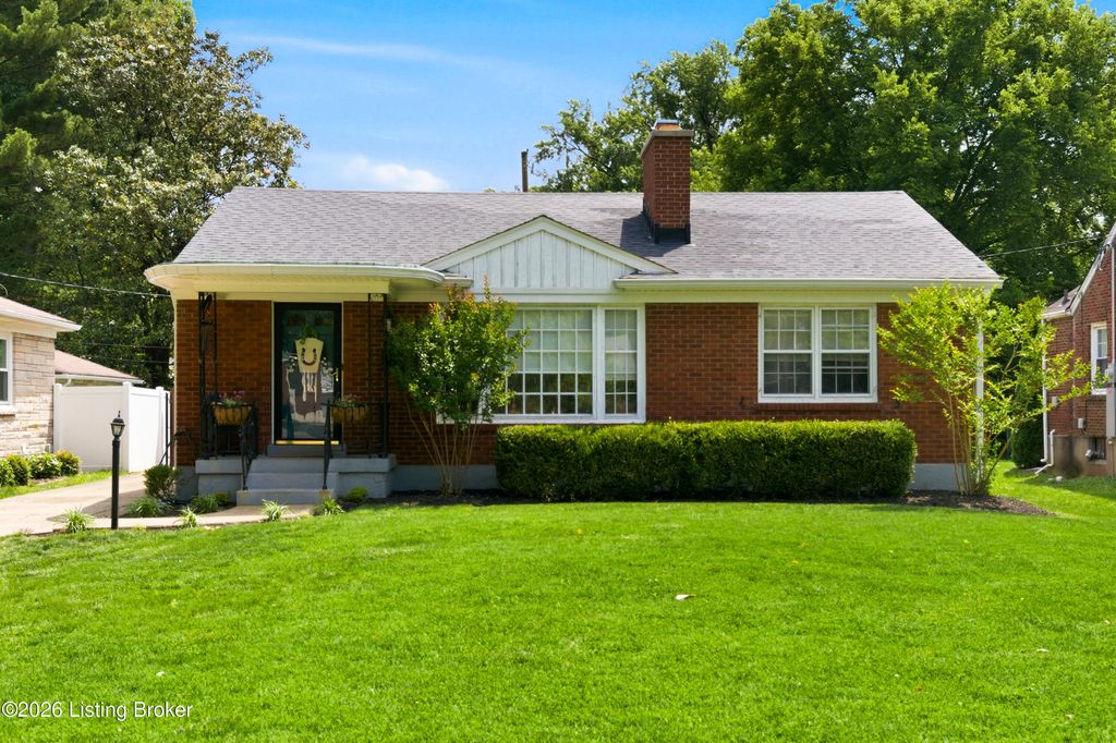 Photo of 111 Marshall Dr, Louisville, KY 40207 (MLS # 1718146)