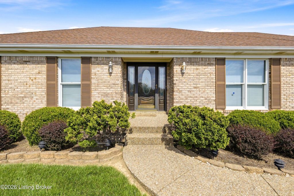 Photo of 7313 York River Rd, Louisville, KY 40214 (MLS # 1713134)