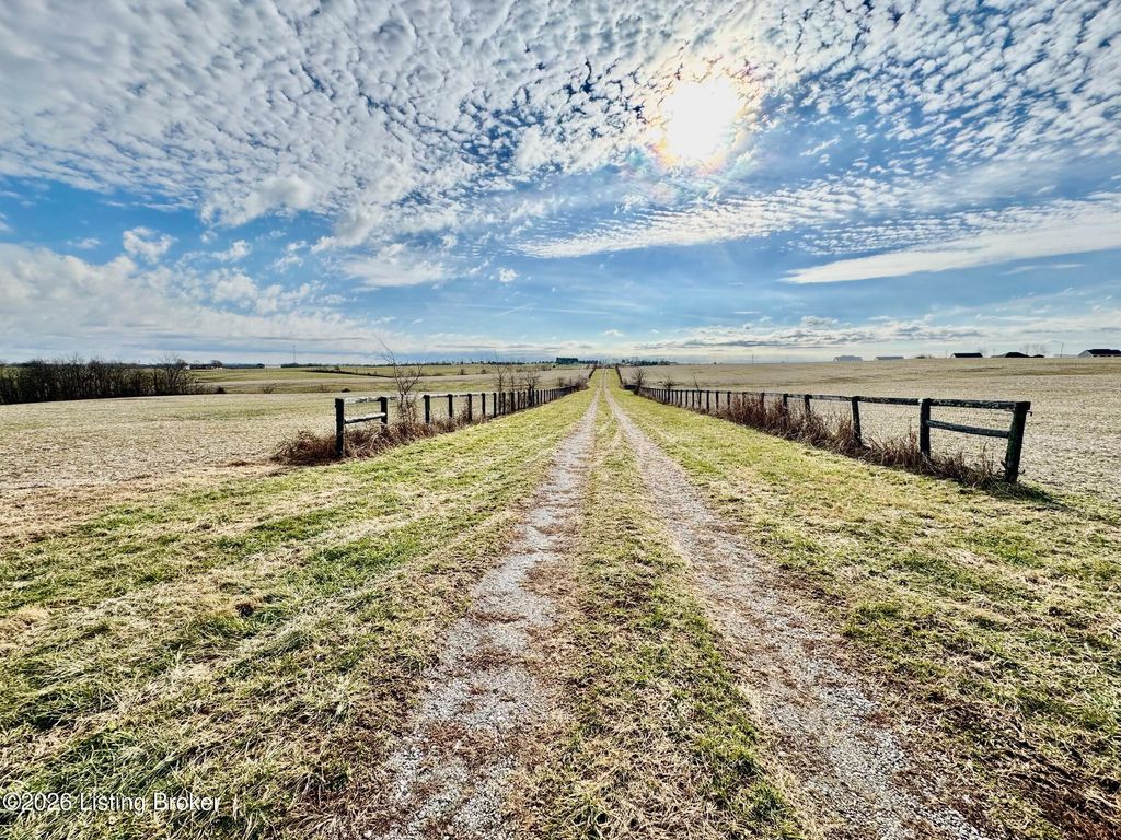 Photo of 1656-3 Old Perryville Loop, Springfield, KY 40069 (MLS # 1712389)