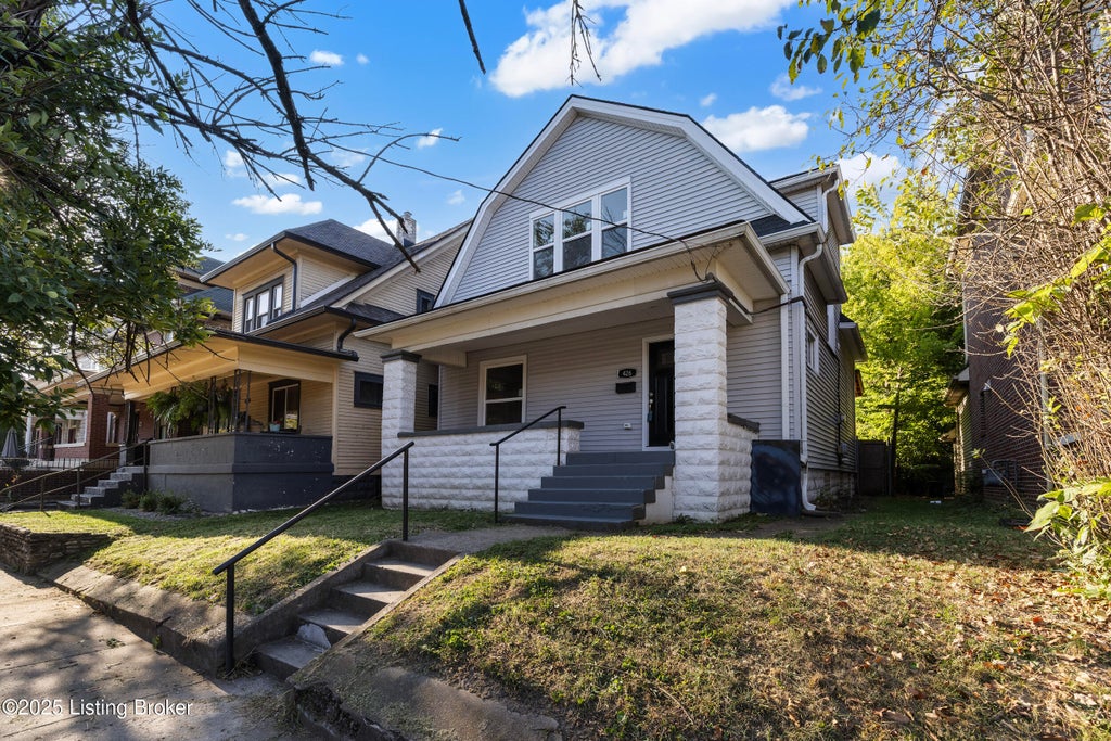 Photo of 426 E Oak St, Louisville, KY 40203 (MLS # 1730748)