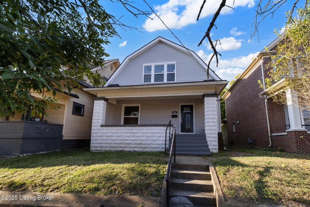 Photo of 426 E Oak St, Louisville, KY 40203 (MLS # 1730748)