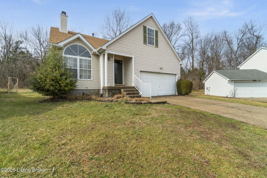 Photo of 1706 Cypress Ct, La Grange, KY 40031 (MLS # 1710770)