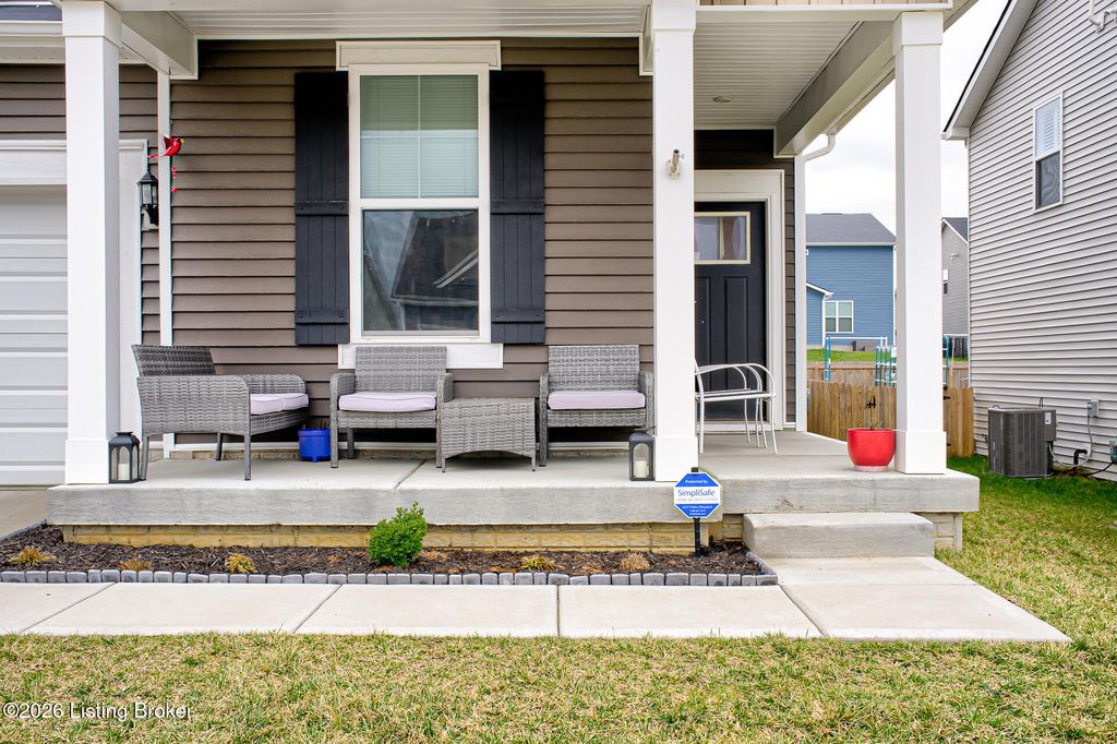 Photo of 3718 Creekstone Bluff Blvd, La Grange, KY 40031 (MLS # 1711061)